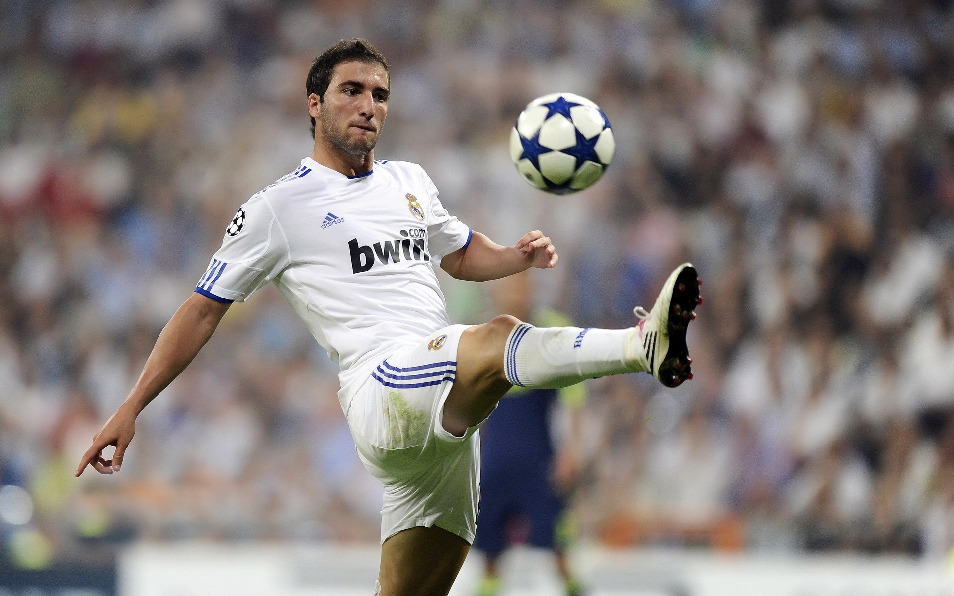 足球解说缺乏“战术数据+实战剪辑”能力