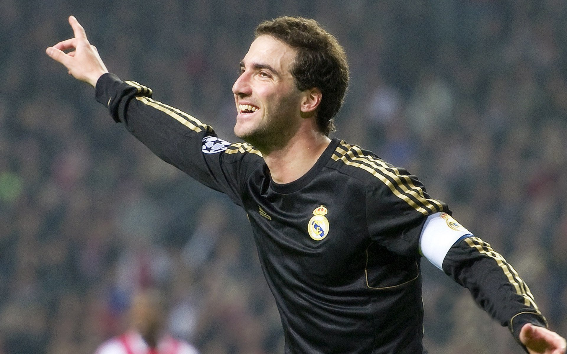 九游下载安装-PSG球迷对未来充满期待与担忧，psg队员名单