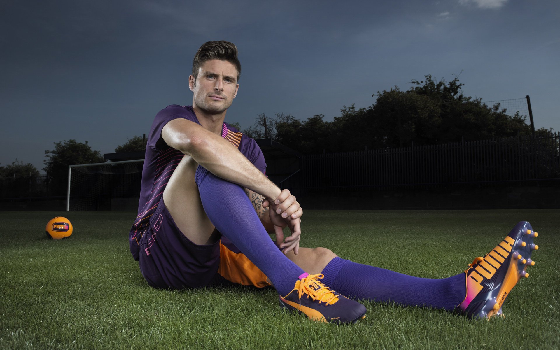 “腰旗式美式橄榄球:竞技新趋势在成都七中东部赛场燃爆”